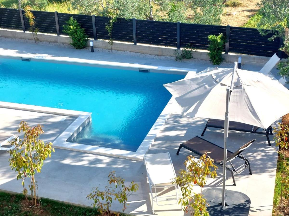 Crowonder Sun Dance Apartments With Heated Swimming Pool Seaview And Garden สเวติ ฟิลลิปปี ยาคอฟ ภายนอก รูปภาพ