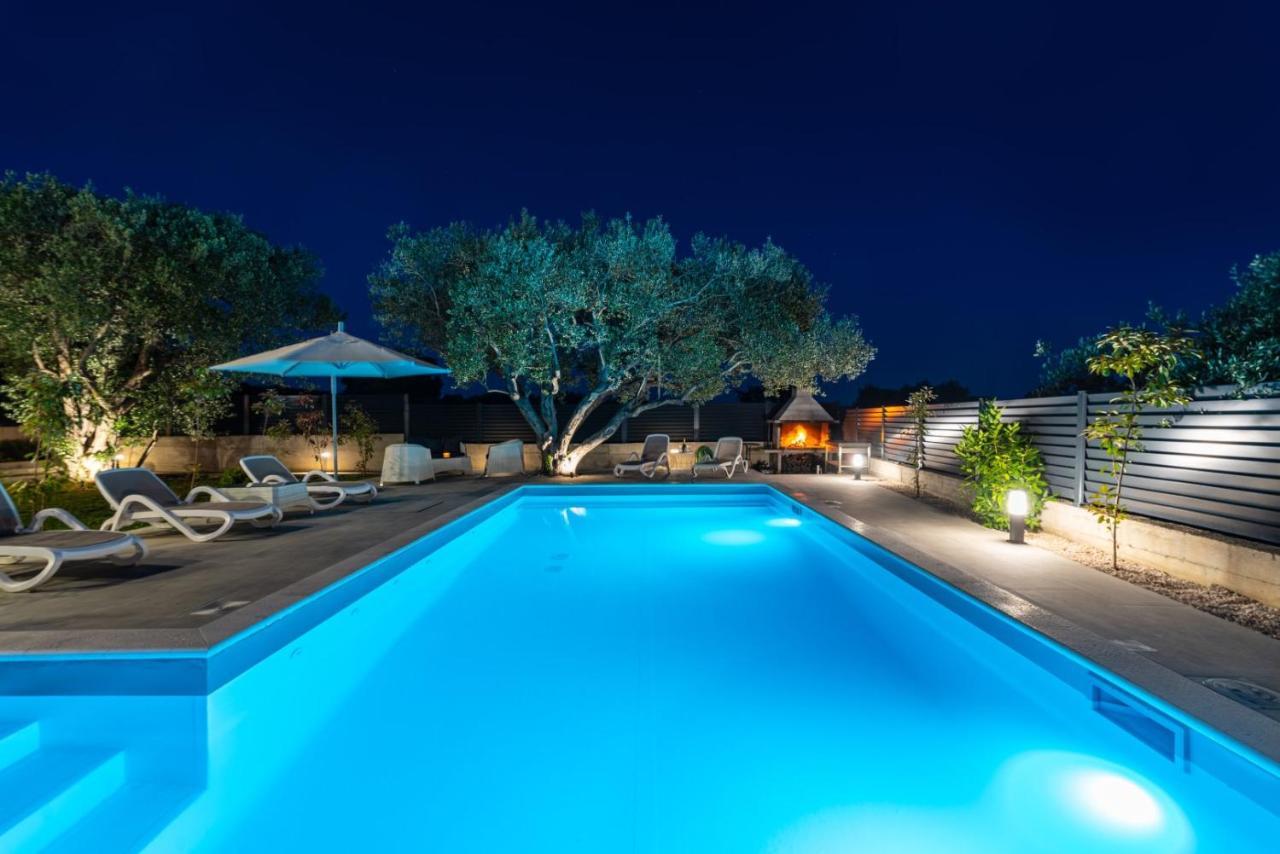Crowonder Sun Dance Apartments With Heated Swimming Pool Seaview And Garden สเวติ ฟิลลิปปี ยาคอฟ ภายนอก รูปภาพ